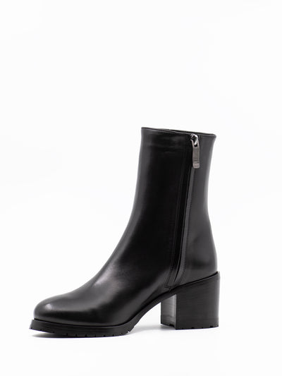 Ankle boots in black calfskin