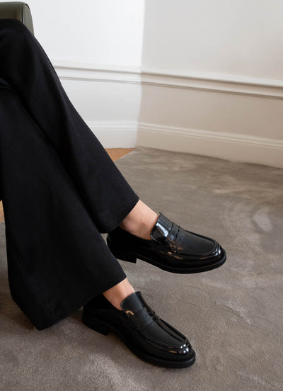 Penny loafers in black with rubber soles