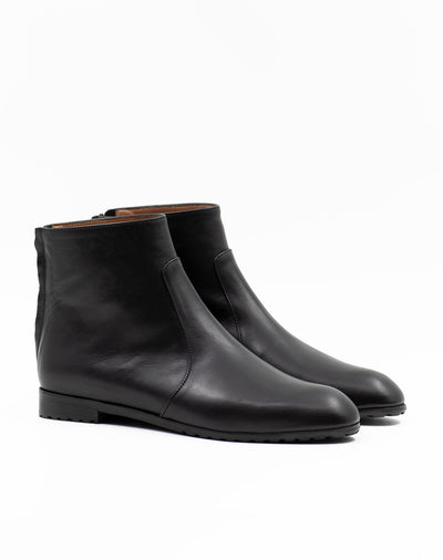 Minimalistic short ankle boots in black leather