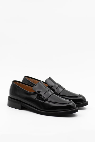 Penny loafers in black with rubber soles