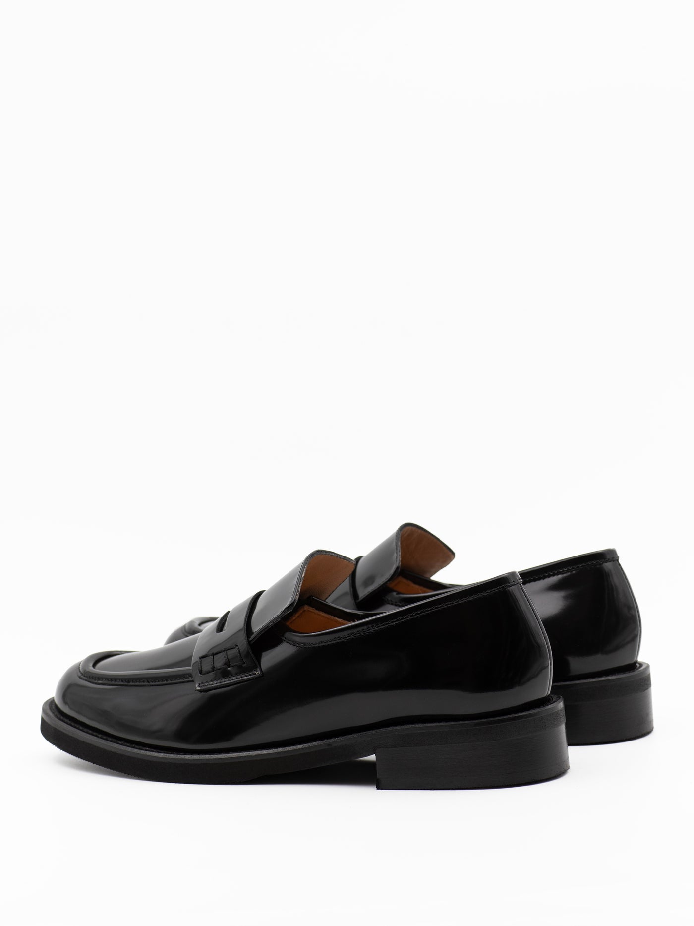 Penny loafers in black with rubber soles