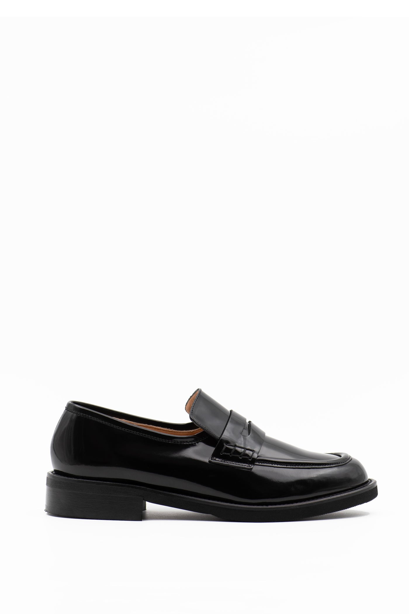 Penny loafers in black with rubber soles