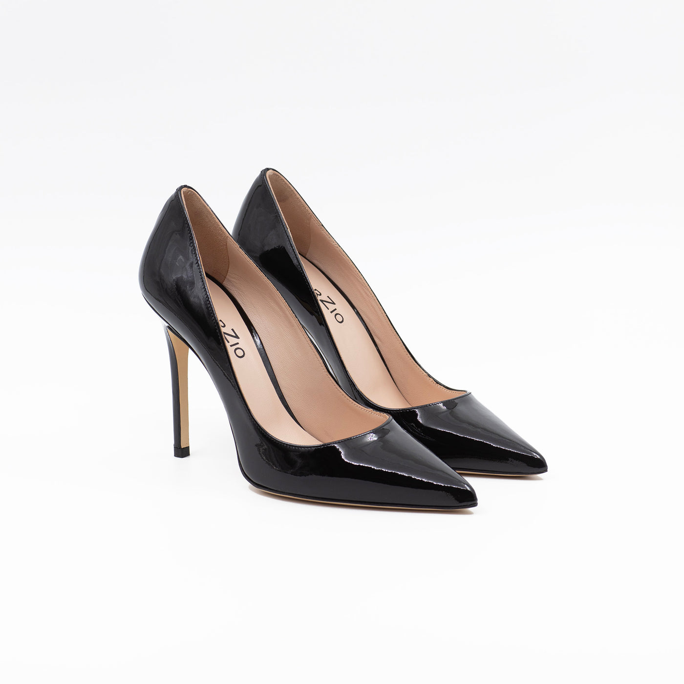 Pointy stiletto pumps in black patent