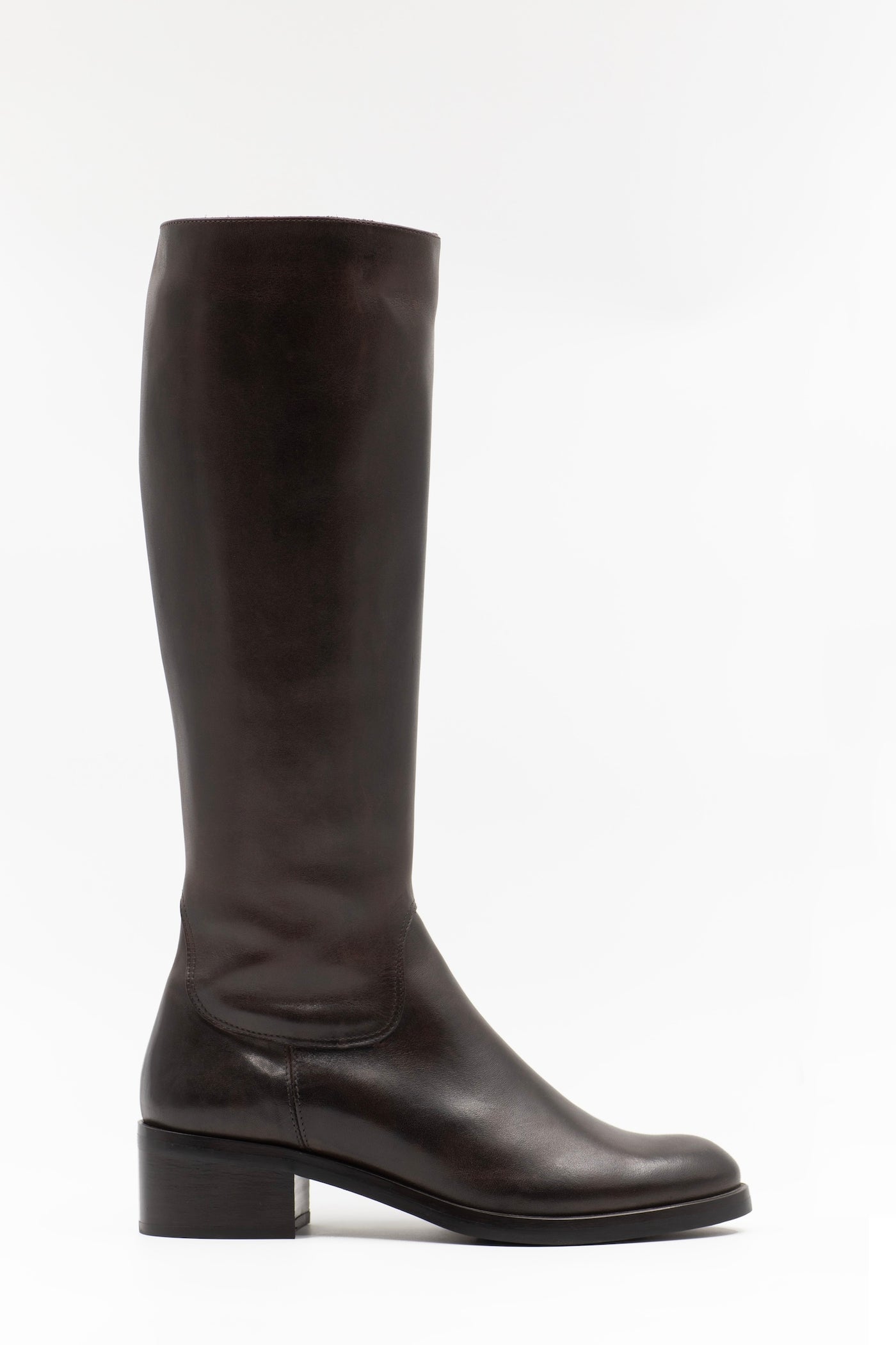 Leather riding boot in brown leather
