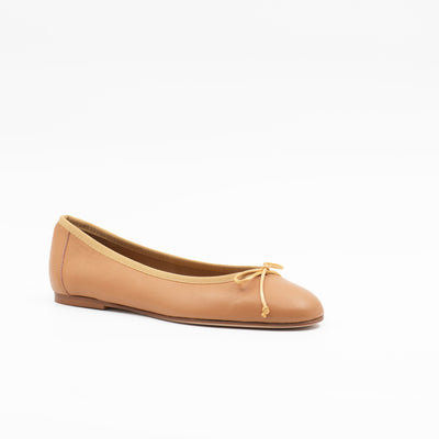 Ballerina shoe in light brown leather