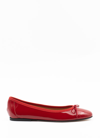 Ballets in red patent leather 