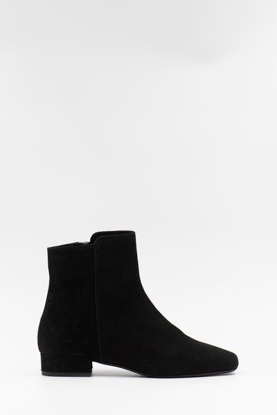Ankle boots in black suede with square toes