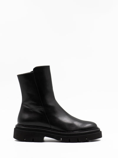 Smooth black leather boots with rubber sole