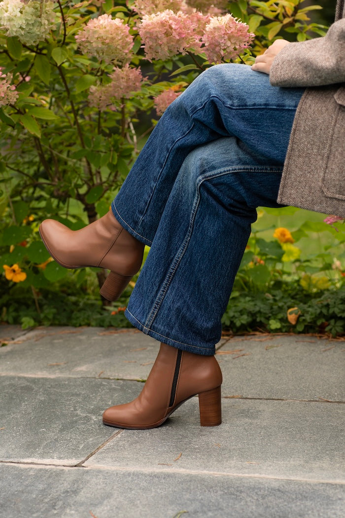 Ankle boots in brown leather with block heels