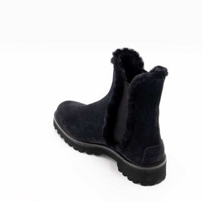 Shearling-trimmed Chelsea boots in Black