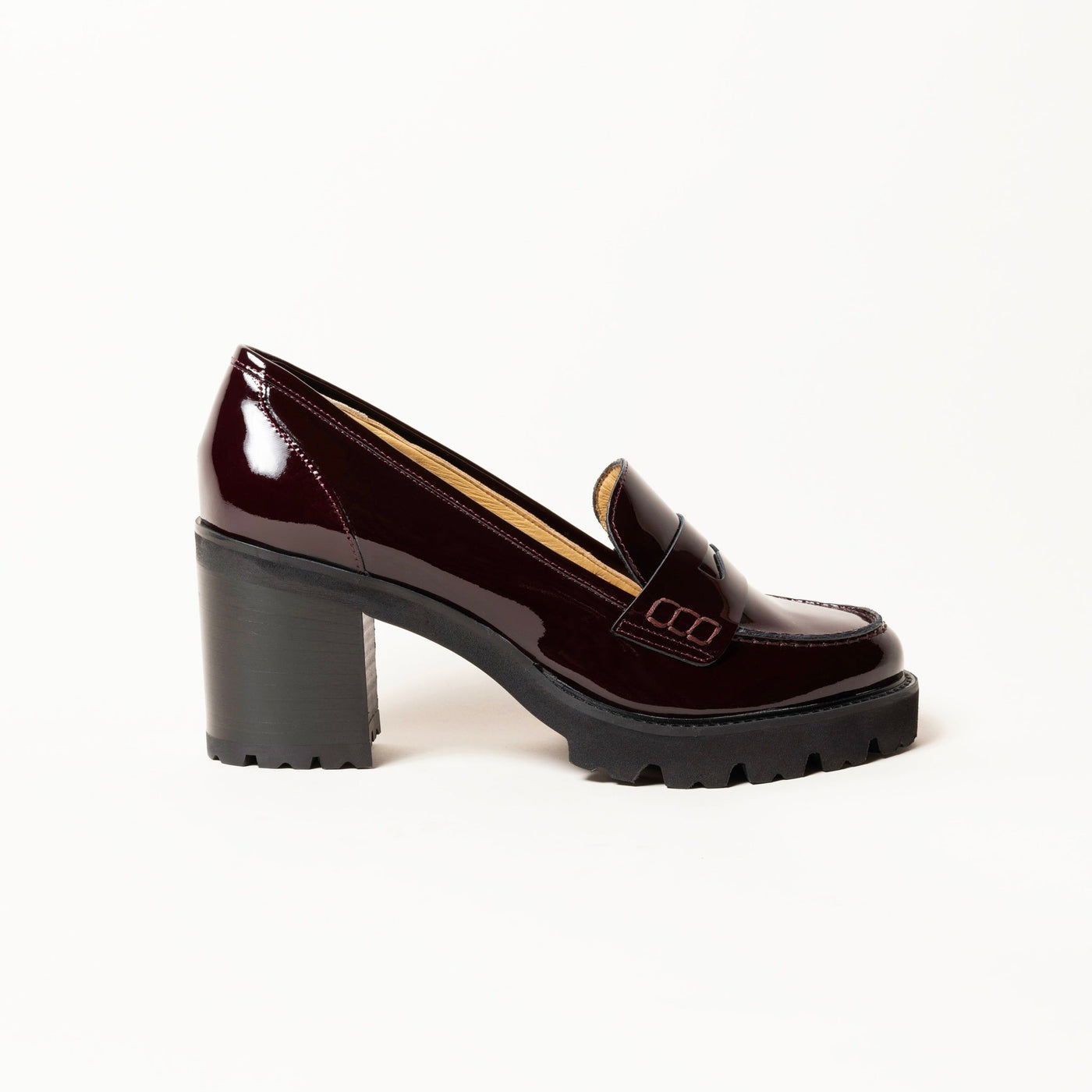 Loafer pumps in burgundy patent leather 