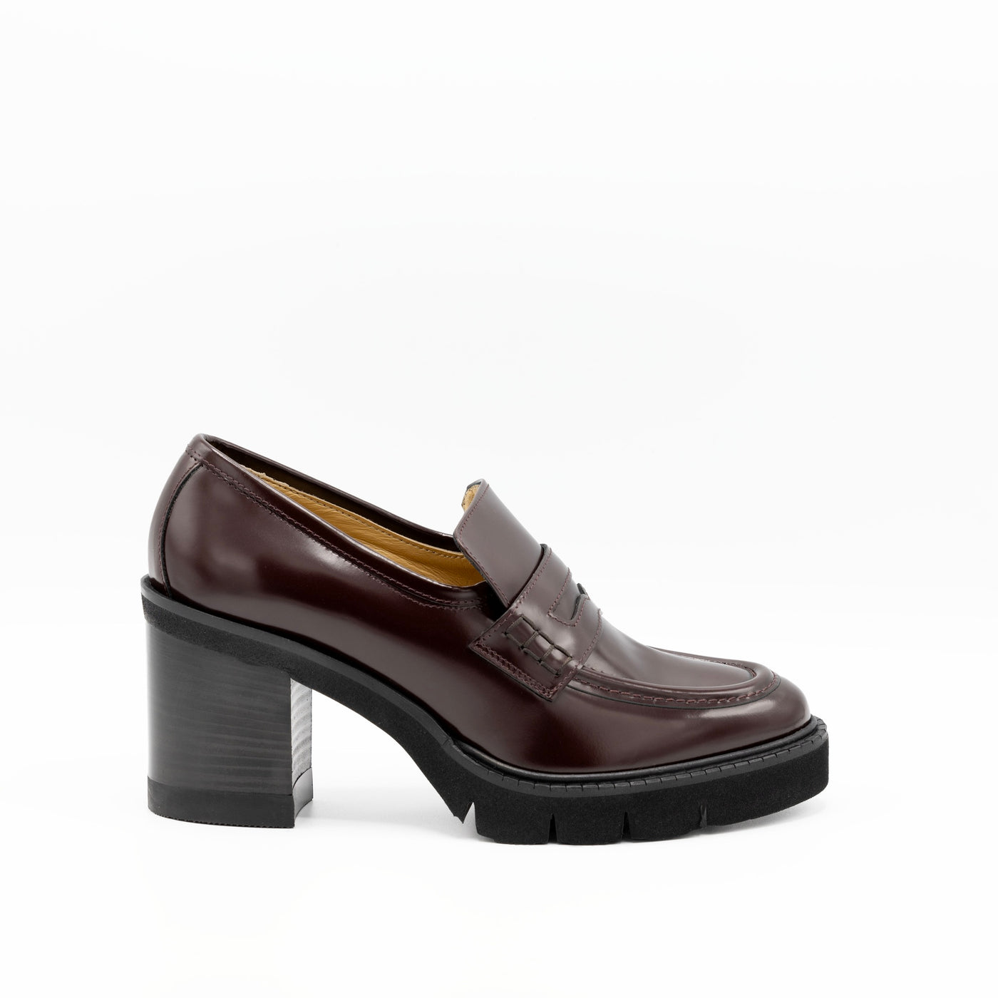 Heeled loafers in burgundy leather with rubber sole