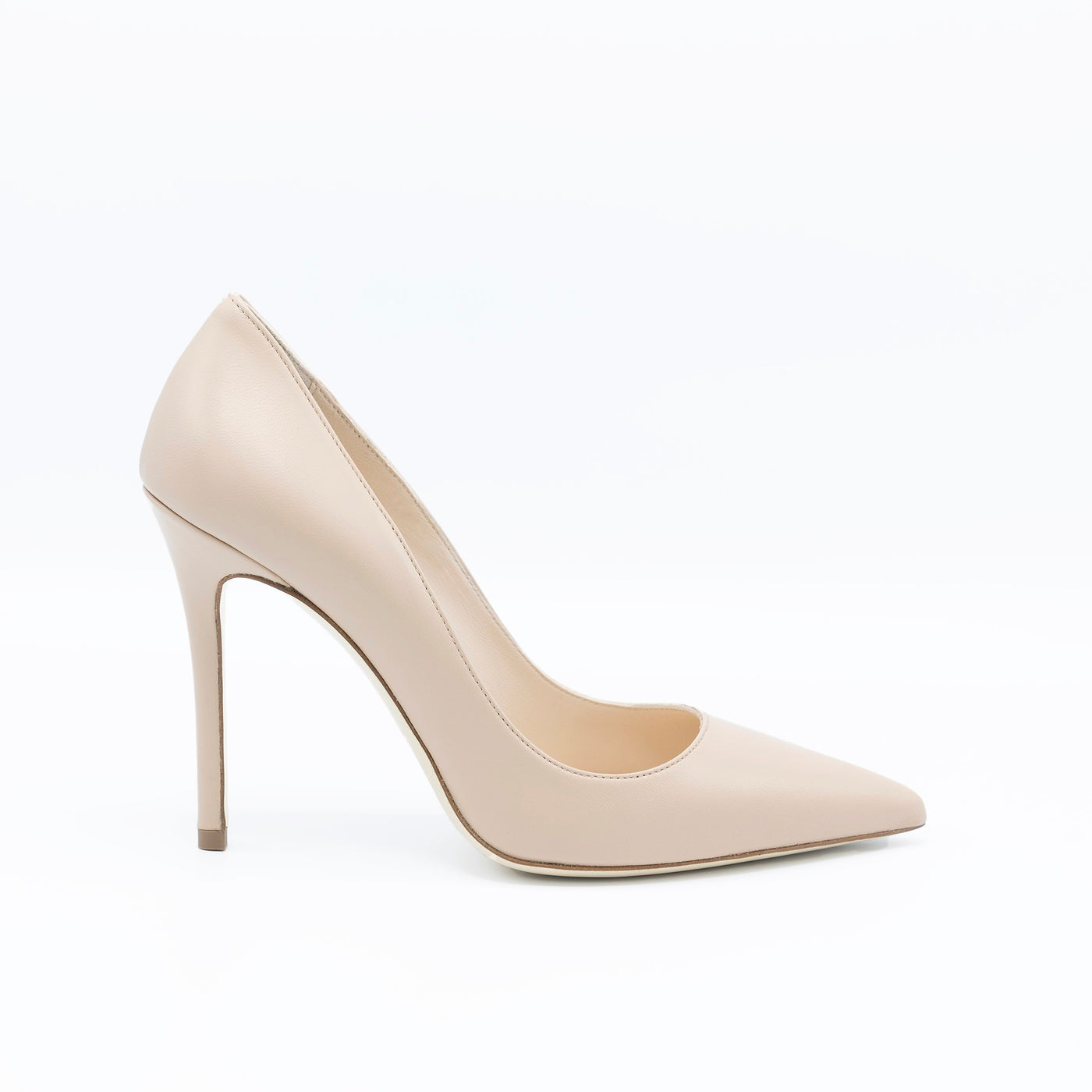 Classic pointy-toe pumps with high heel in nude