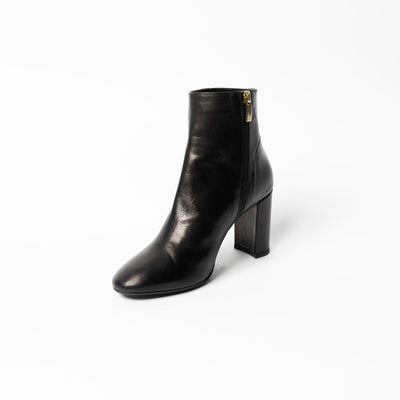 Black leather ankle boots with block heel. 