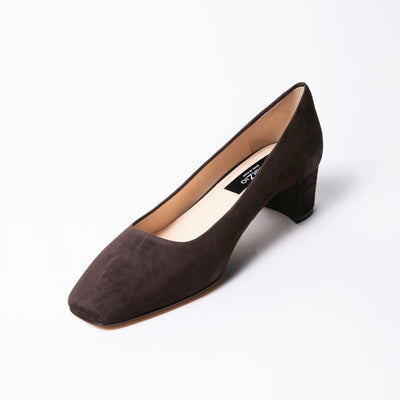 Square-toe pumps in brown suede