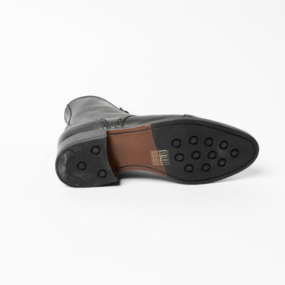 Women's good year welted boots in black leather. 