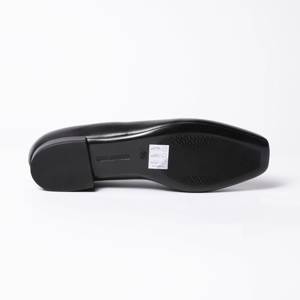 Square-toe Loafers in Black Leather with rubber soles