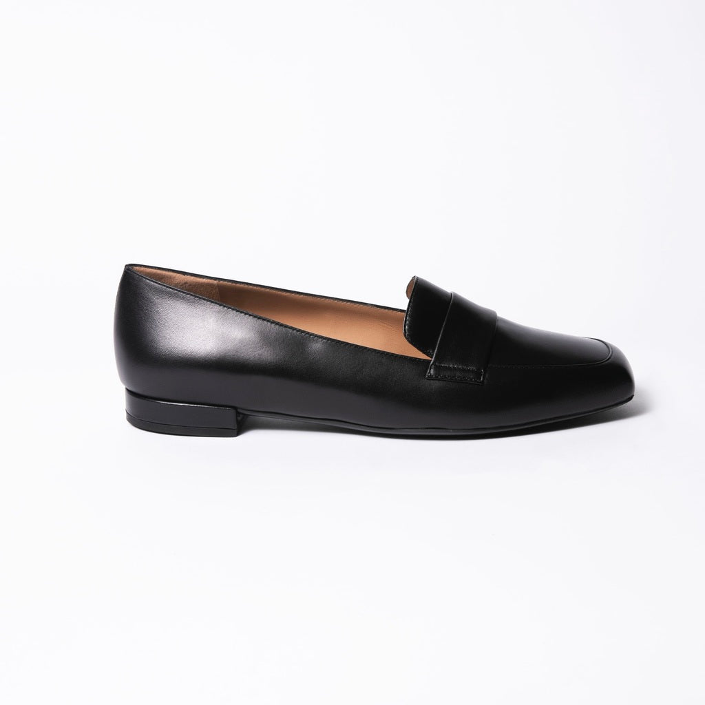 Square-toe Loafers in Black Leather