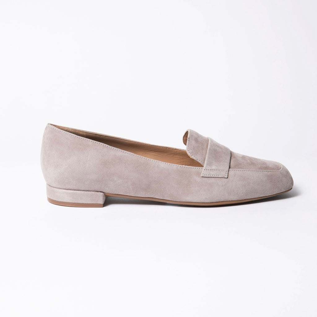 Square-toe Loafers in light grey suede