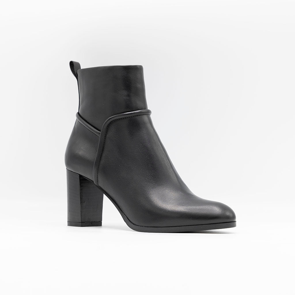 Black leather ankle boots with mid-high block heel. 