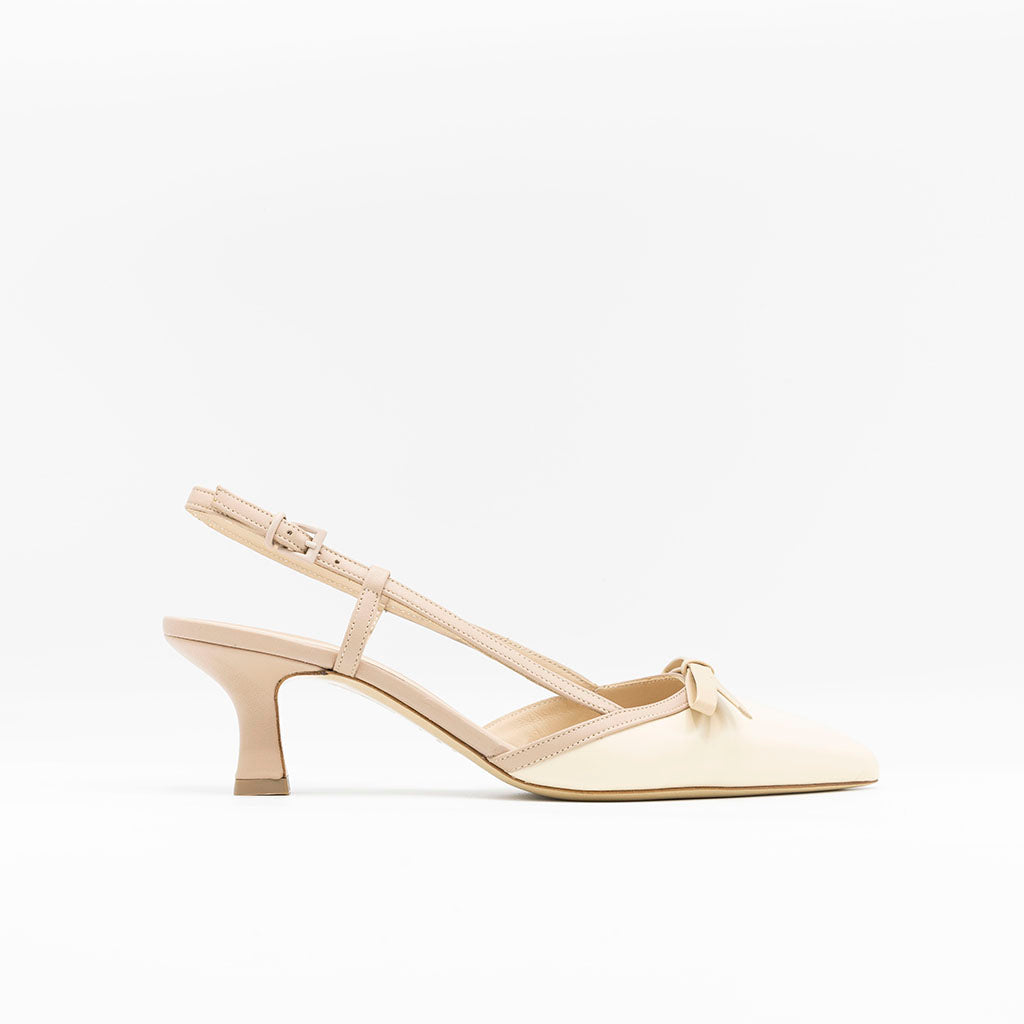  Beige heeled leather sandal with a bow