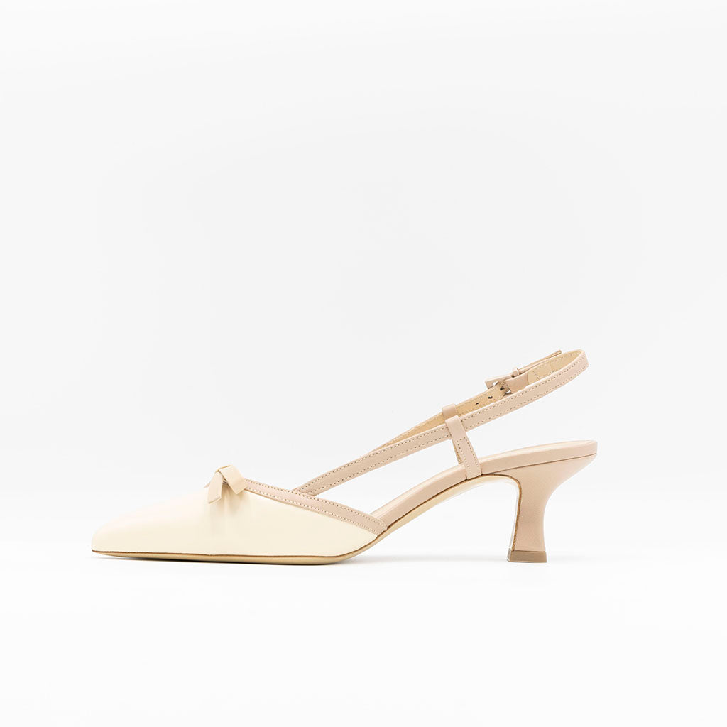  Beige heeled leather sandal with a bow