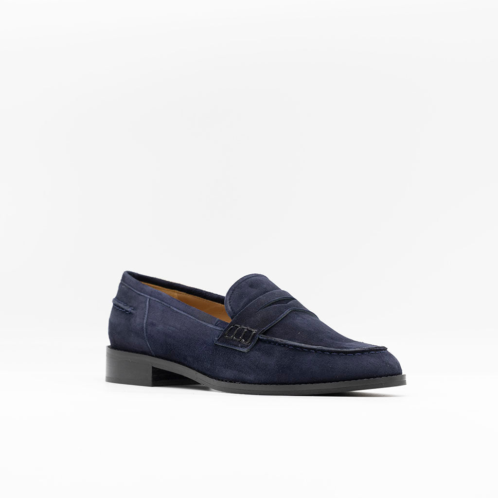 Women's classic Penny Loafers in navy suede leather. 