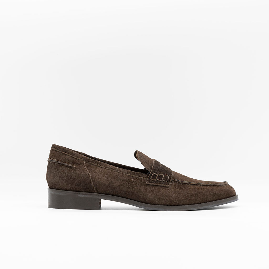 Women's classic Penny Loafers in brown suede leather. 