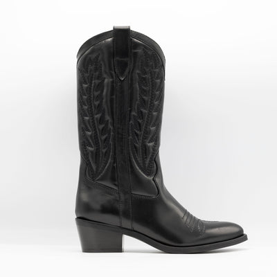 Cowboy boots in black leather. 