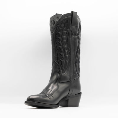 Western inspired boots in black leather. 