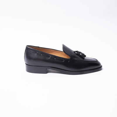 Women's black leather loafers with tassels 