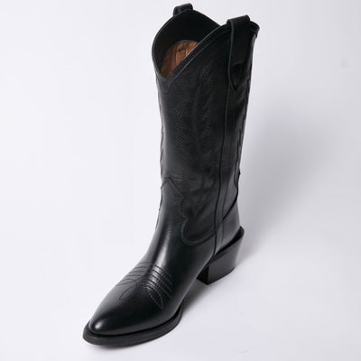 Cowboy boots in black leather. 