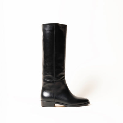 Minimalistic Knee High Boots