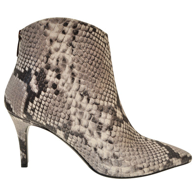 Ankle boots in snake printed leather. 
