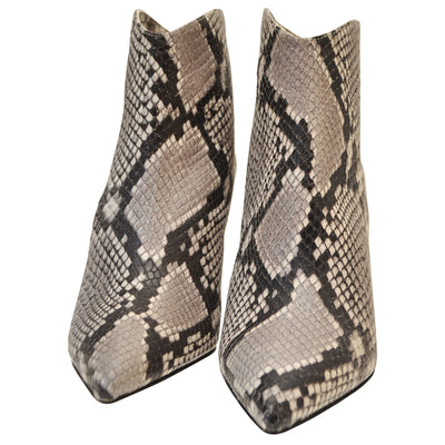 Ankle boots in snake printed leather.