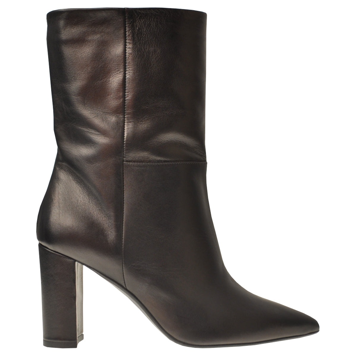 Black leather ankle boots with straight shaft. 