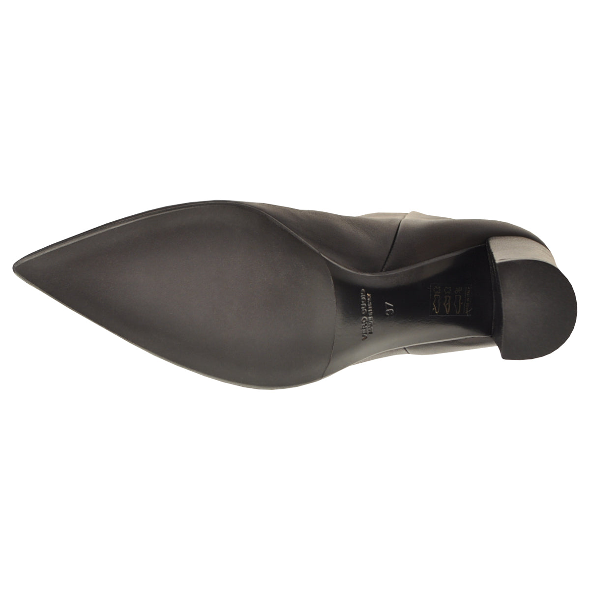 Black leather ankle boots with straight shaft. 