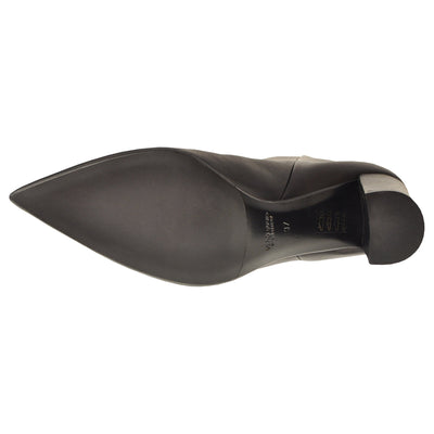Black leather ankle boots with straight shaft. 