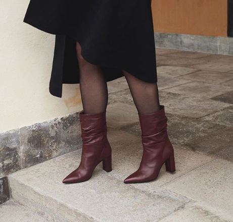 Ruched leather boots with block heel in Burgundy