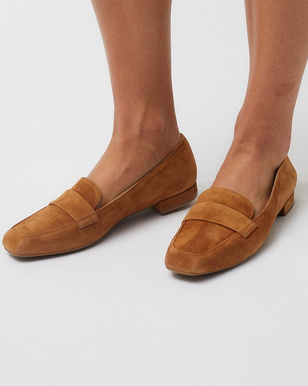 Square-toe Loafers in Cognac Suede