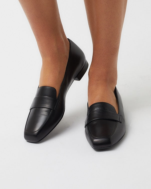 Square-toe Loafers in Black Leather