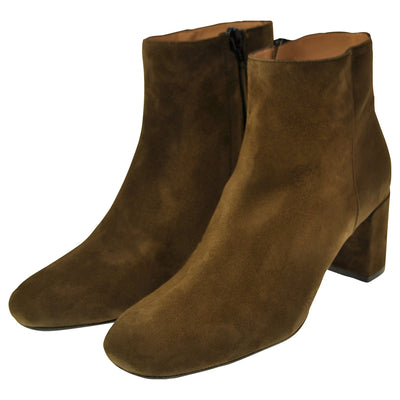 Mid heel Ankle boots in Green Suede
